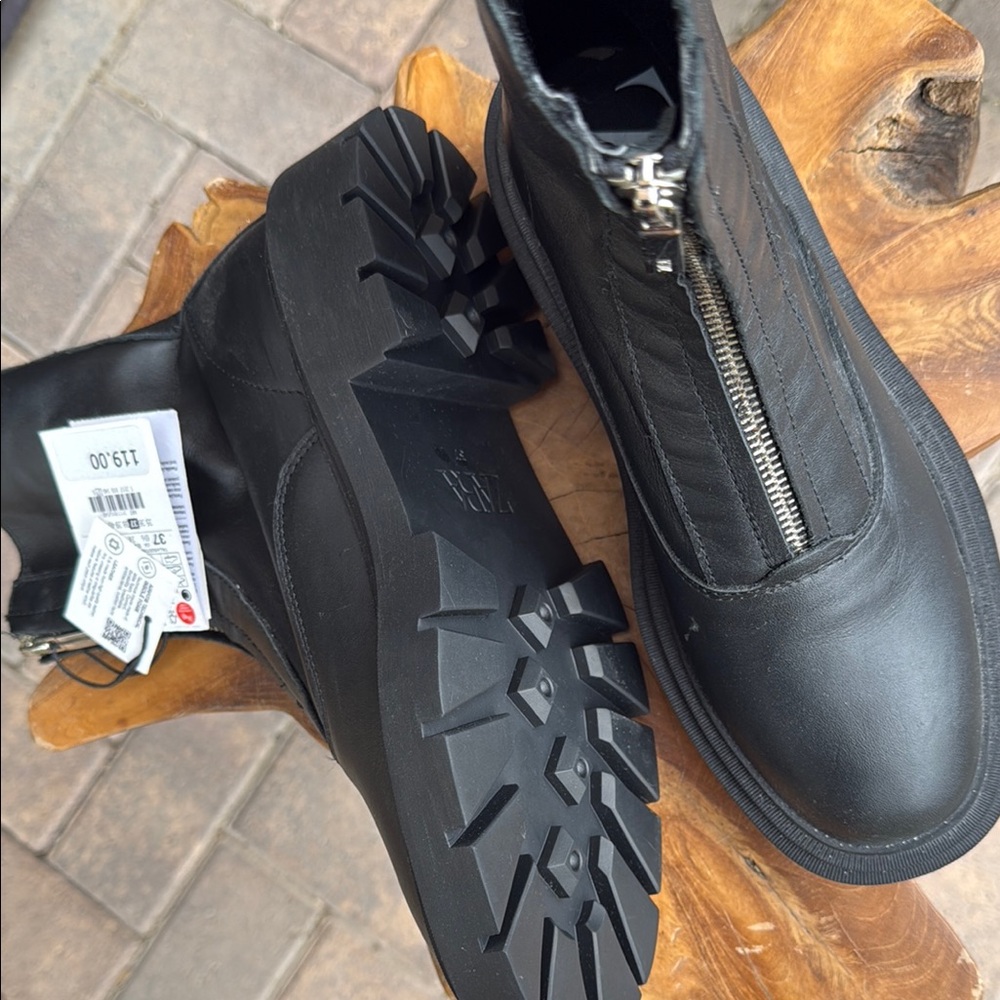 Stylish Black Ankle Boots - Picture 4 of 5